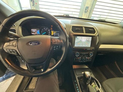 Used 2017 Ford Explorer XLT w/ Equipment Group 201A AWD/4WD image 5