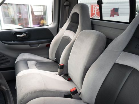 Used 2004 Ford F150 Lightning RWD image 14