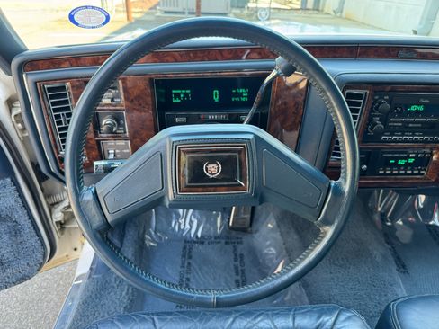 Used 1991 Cadillac Brougham image 33