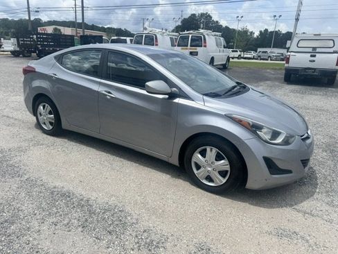 Used 2016 Hyundai Elantra SE FWD image 4