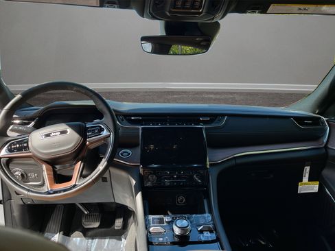New 2025 Jeep Grand Cherokee Summit image 38