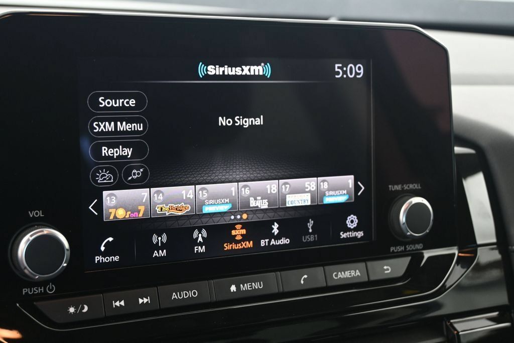 Used 2025 Nissan Pathfinder SV FWD image 27