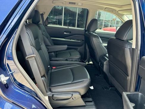 Used 2024 Nissan Pathfinder SL w/ SL Premium Package FWD image 9