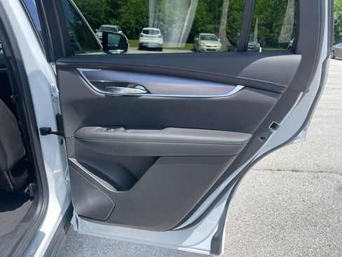 Certified 2025 Cadillac XT6 Luxury FWD image 17
