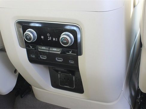 Used 2024 GMC Yukon XL Denali w/ Denali Reserve Package image 24