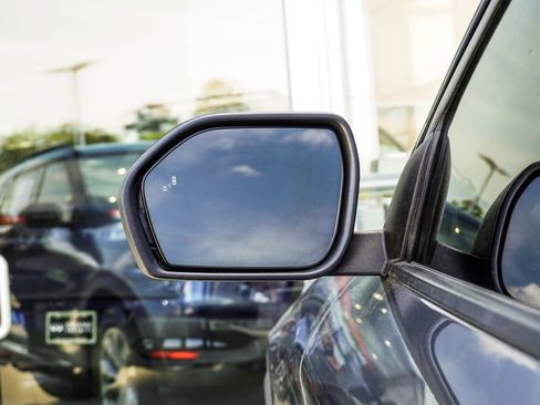 Used 2022 Ford Explorer XLT w/ Equipment Group 202A image 14