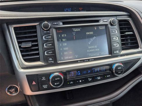 Used 2017 Toyota Highlander Limited image 13