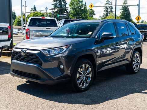 Used 2019 Toyota RAV4 XLE Premium w/ Cold Weather Package AWD/4WD image 3