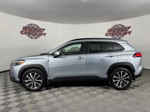 Used 2024 Toyota Corolla Cross XLE w/ Convenience Package AWD/4WD image 4