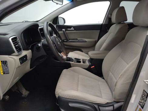 Used 2020 Kia Sportage LX AWD/4WD image 16