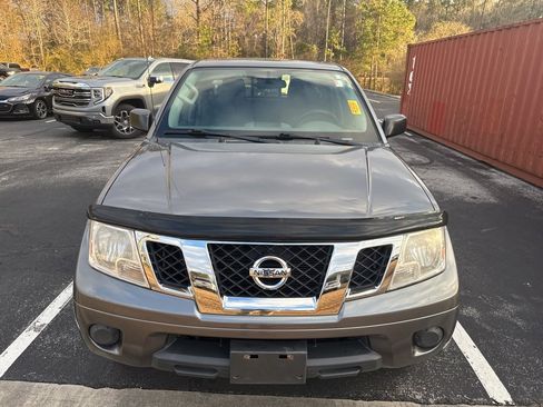 Used 2019 Nissan Frontier SV image 9