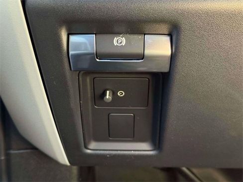 Used 2023 Land Rover Defender 110 X-Dynamic SE image 22