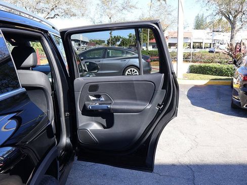 Used 2025 Mercedes-Benz GLB 250 w/ Driver Assistance Package image 25