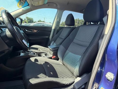 Used 2017 Nissan Rogue SV w/ SV Premium Package FWD image 10