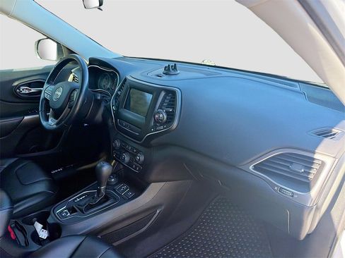 Used 2020 Jeep Cherokee Latitude Plus w/ Cold Weather Group image 31