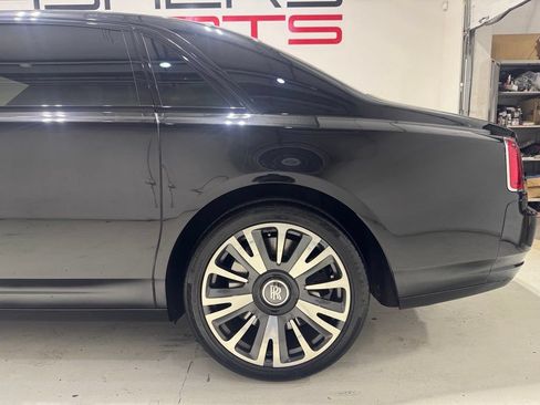 Used 2018 Rolls-Royce Ghost w/ Dynamic Package RWD image 4