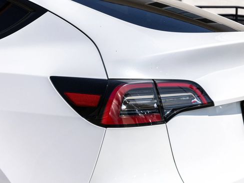 Used 2021 Tesla Model Y Long Range AWD/4WD image 12