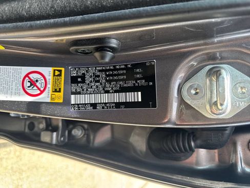 Used 2018 Toyota Highlander Limited FWD image 37