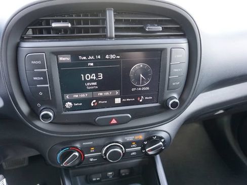Used 2025 Kia Soul LX w/ LX Technology Package FWD image 4