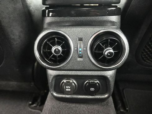 Used 2021 Kia Stinger GT-Line image 33