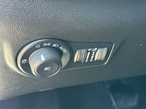 Used 2024 Jeep Compass Latitude AWD/4WD image 27