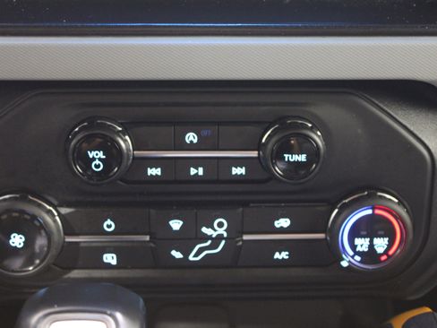 Used 2021 Ford Bronco Badlands image 16