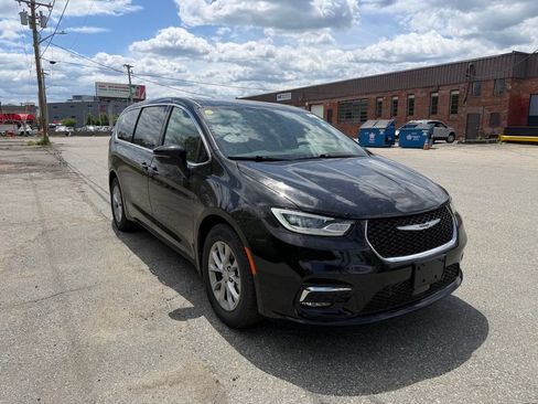 New 2026 Chrysler Pacifica Limited FWD image 6