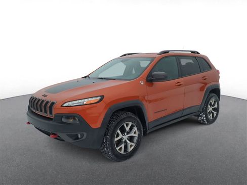Used 2015 Jeep Cherokee Trailhawk w/ Cold Weather Group image 4