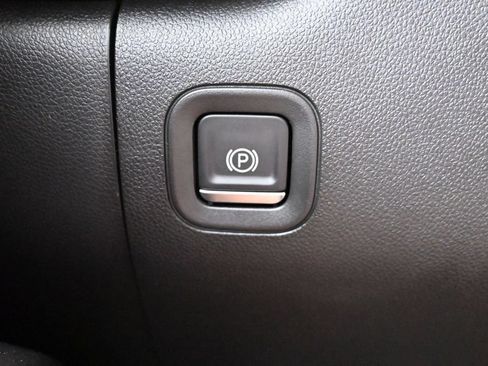 Used 2021 Chevrolet Silverado 1500 Custom Trail Boss w/ LPO, Dark Essentials Package AWD/4WD image 11