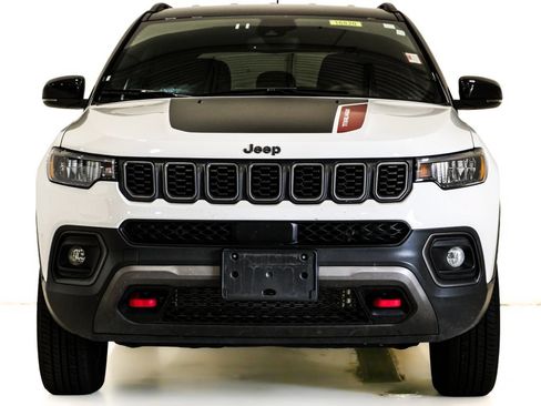 Used 2025 Jeep Compass Trailhawk AWD/4WD image 2