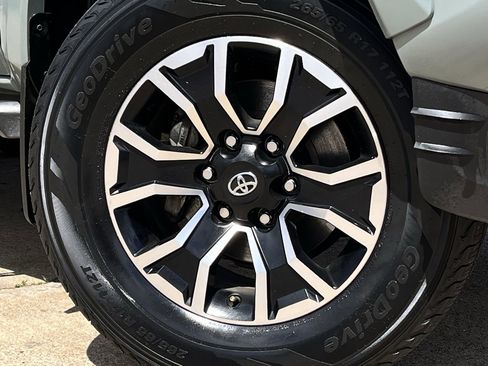 Used 2023 Toyota Tacoma TRD Sport w/ Technology Package image 28