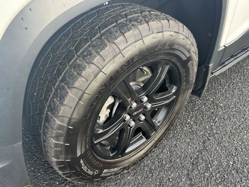 Used 2023 GMC Acadia AT4 w/ Preferred Package image 12