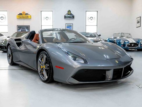 Used 2018 Ferrari 488 Spider image 5