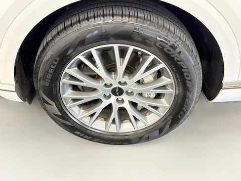 Used 2025 Genesis GV80 2.5T Standard AWD/4WD image 11