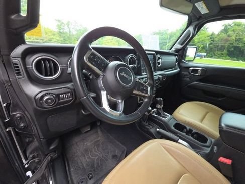 Used 2018 Jeep Wrangler Unlimited Sahara AWD/4WD image 15