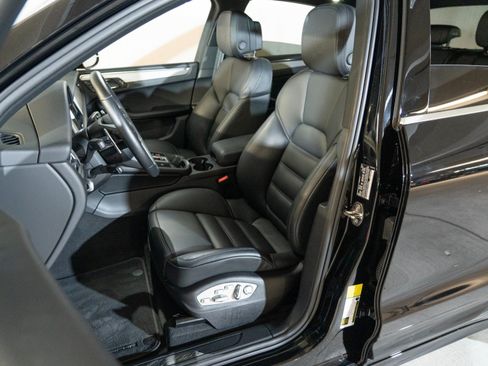 Used 2026 Porsche Macan AWD/4WD image 5