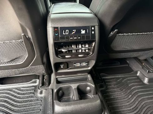 Used 2025 Jeep Grand Cherokee L Altitude AWD/4WD image 17