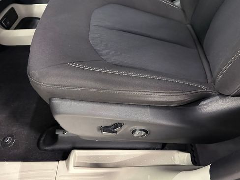 Used 2023 Chrysler Voyager LX FWD image 15