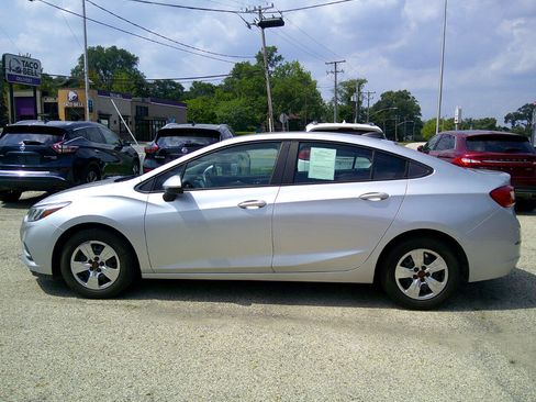 Used 2017 Chevrolet Cruze LS image 6