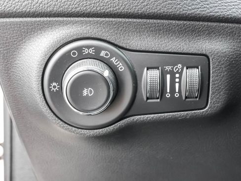 Used 2018 Jeep Compass Limited w/ Navigation Group AWD/4WD image 19