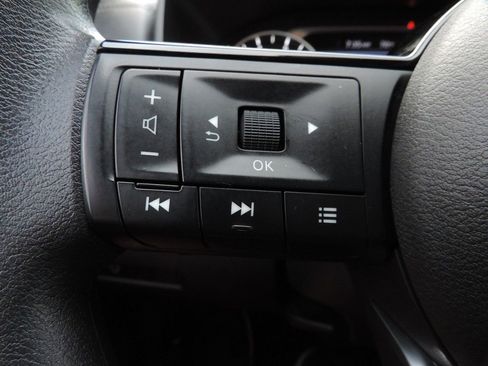 Used 2023 Nissan Rogue SV image 25