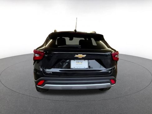 Used 2025 Chevrolet Trax LT image 11