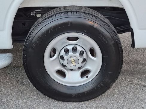 Used 2025 Chevrolet Express 2500 w/ Driver Convenience Package RWD image 9