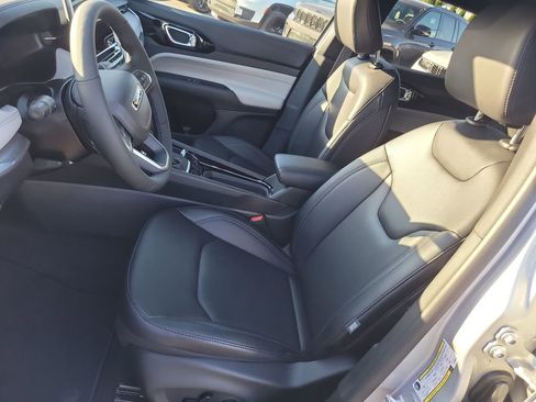 New 2026 Jeep Compass Limited image 18