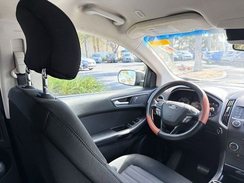 Used 2019 Ford Edge SE FWD image 17