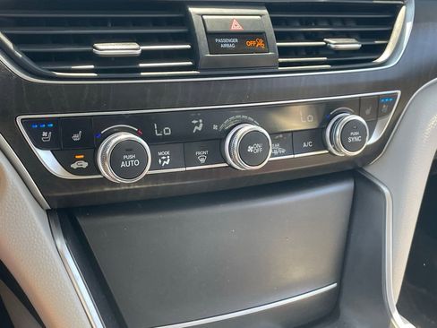 Used 2018 Honda Accord Touring image 9
