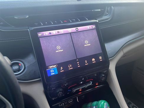 Used 2022 Jeep Grand Cherokee L Limited image 3