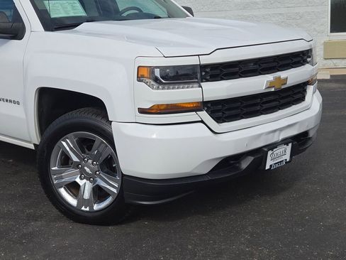 Used 2017 Chevrolet Silverado 1500 Custom w/ Custom Convenience Package image 2