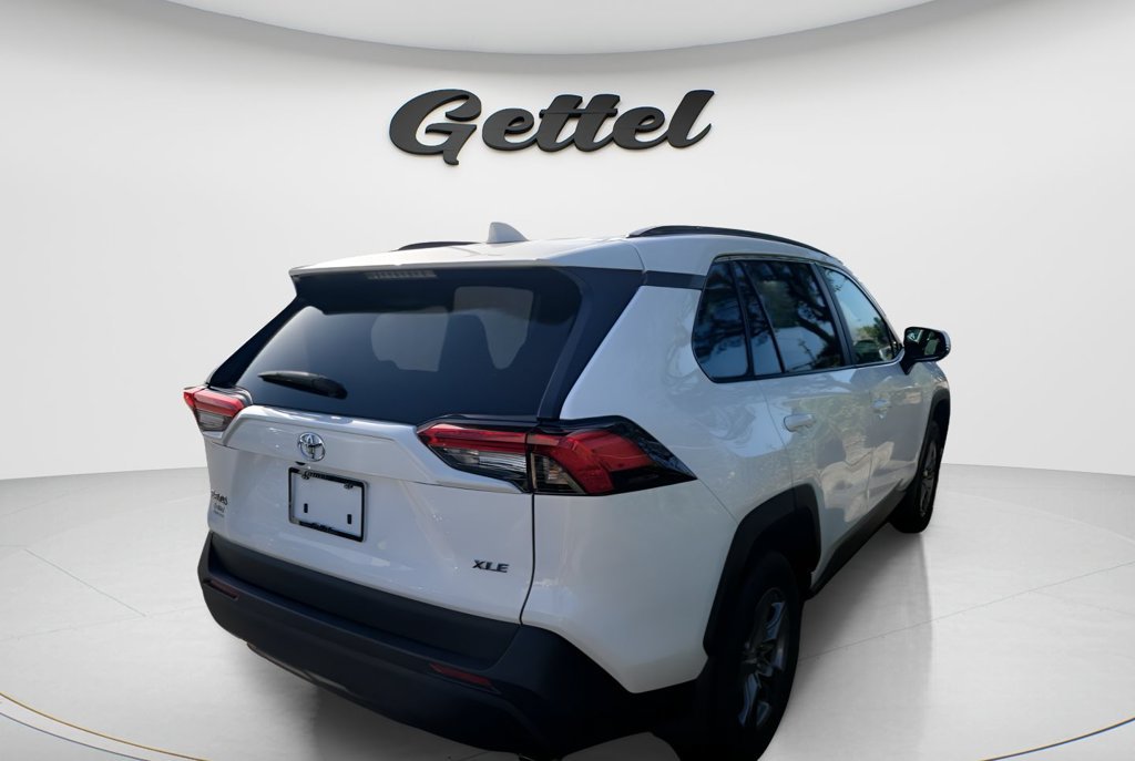 Used 2025 Toyota RAV4 XLE w/ Convenience Package FWD image 4