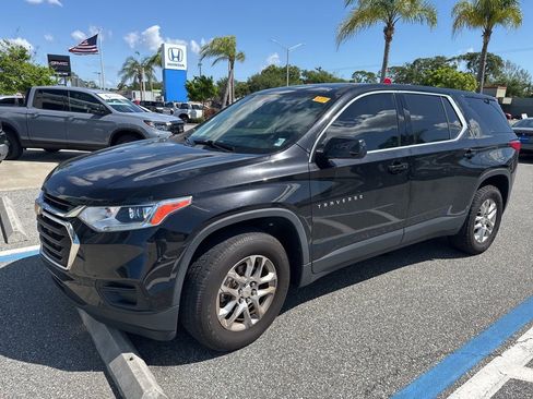 Used 2020 Chevrolet Traverse LS image 1
